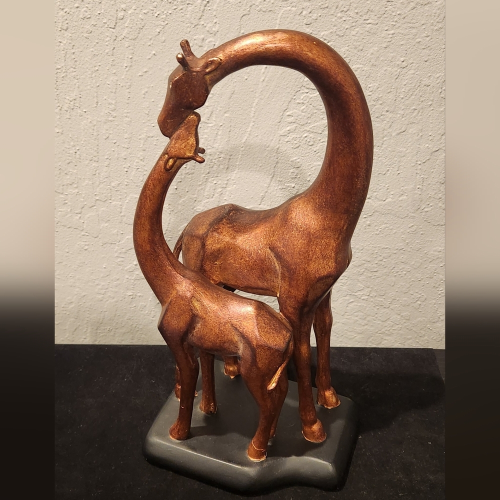 Giraffes Parental Love, Bronze colored Décor piece